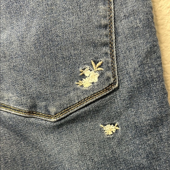 A&F Distressed Blue Jeans - Picture 5 of 6